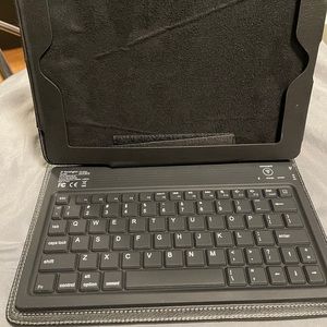 Kensington IPad/Tablet Bluetooth keyboard case